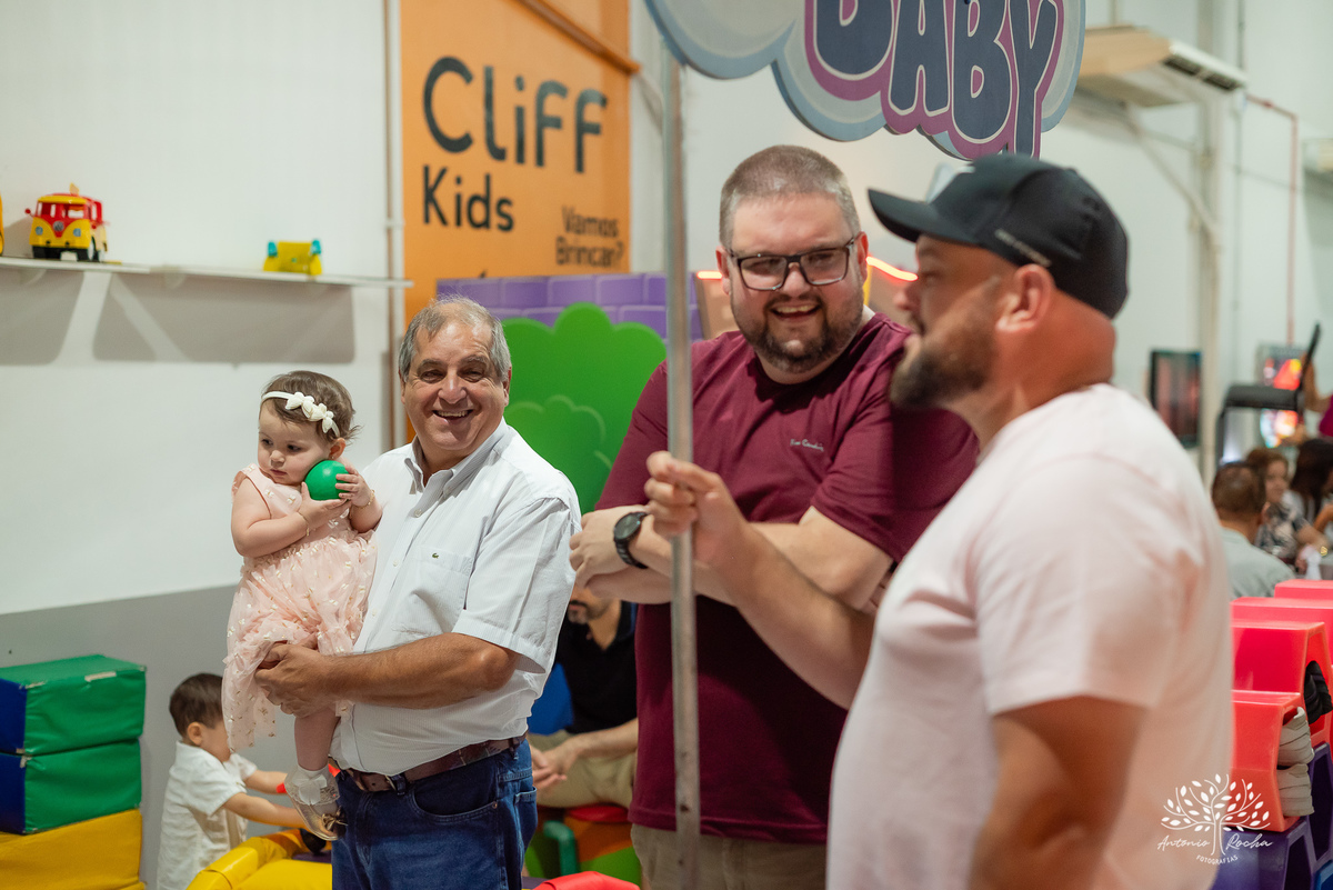 Isabella - primeiro aninho - festa infantil - fotografia de aniversário - fotógrafo de crianças - Cliff Kids - decoração de jardim - família - sorriso de criança - Antonio Rocha Fotografias - aniversário de 1 ano - ensaio infantil - fotografo profissional