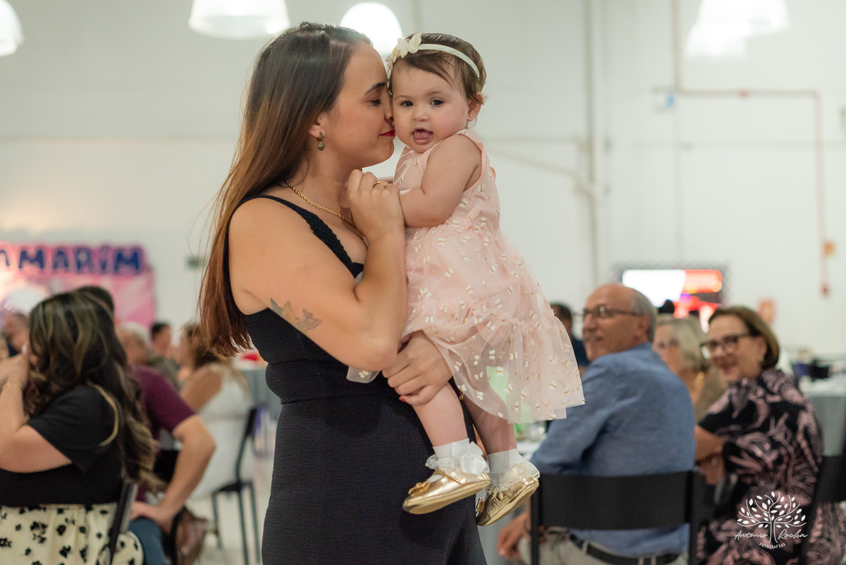 Isabella - primeiro aninho - festa infantil - fotografia de aniversário - fotógrafo de crianças - Cliff Kids - decoração de jardim - família - sorriso de criança - Antonio Rocha Fotografias - aniversário de 1 ano - ensaio infantil - fotografo profissional