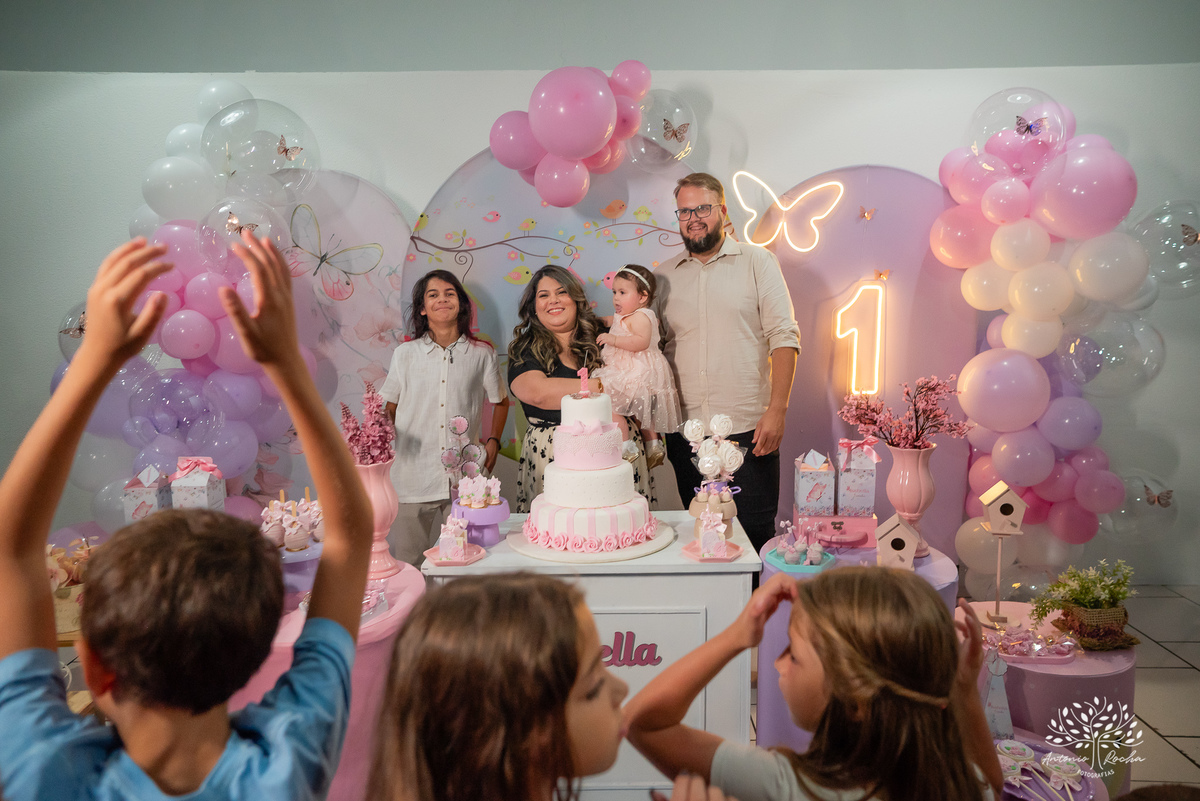 Isabella - primeiro aninho - festa infantil - fotografia de aniversário - fotógrafo de crianças - Cliff Kids - decoração de jardim - família - sorriso de criança - Antonio Rocha Fotografias - aniversário de 1 ano - ensaio infantil - fotografo profissional
