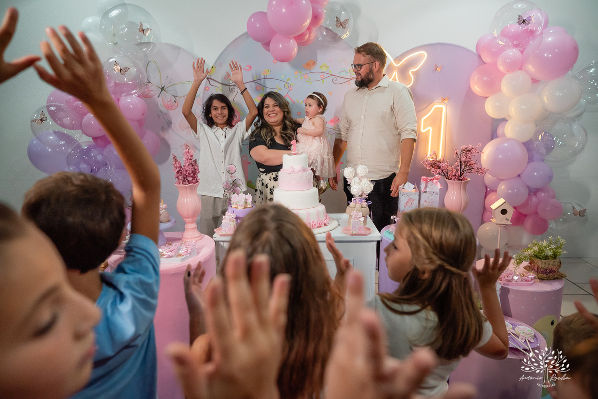 Isabella - primeiro aninho - festa infantil - fotografia de aniversário - fotógrafo de crianças - Cliff Kids - decoração de jardim - família - sorriso de criança - Antonio Rocha Fotografias - aniversário de 1 ano - ensaio infantil - fotografo profissional