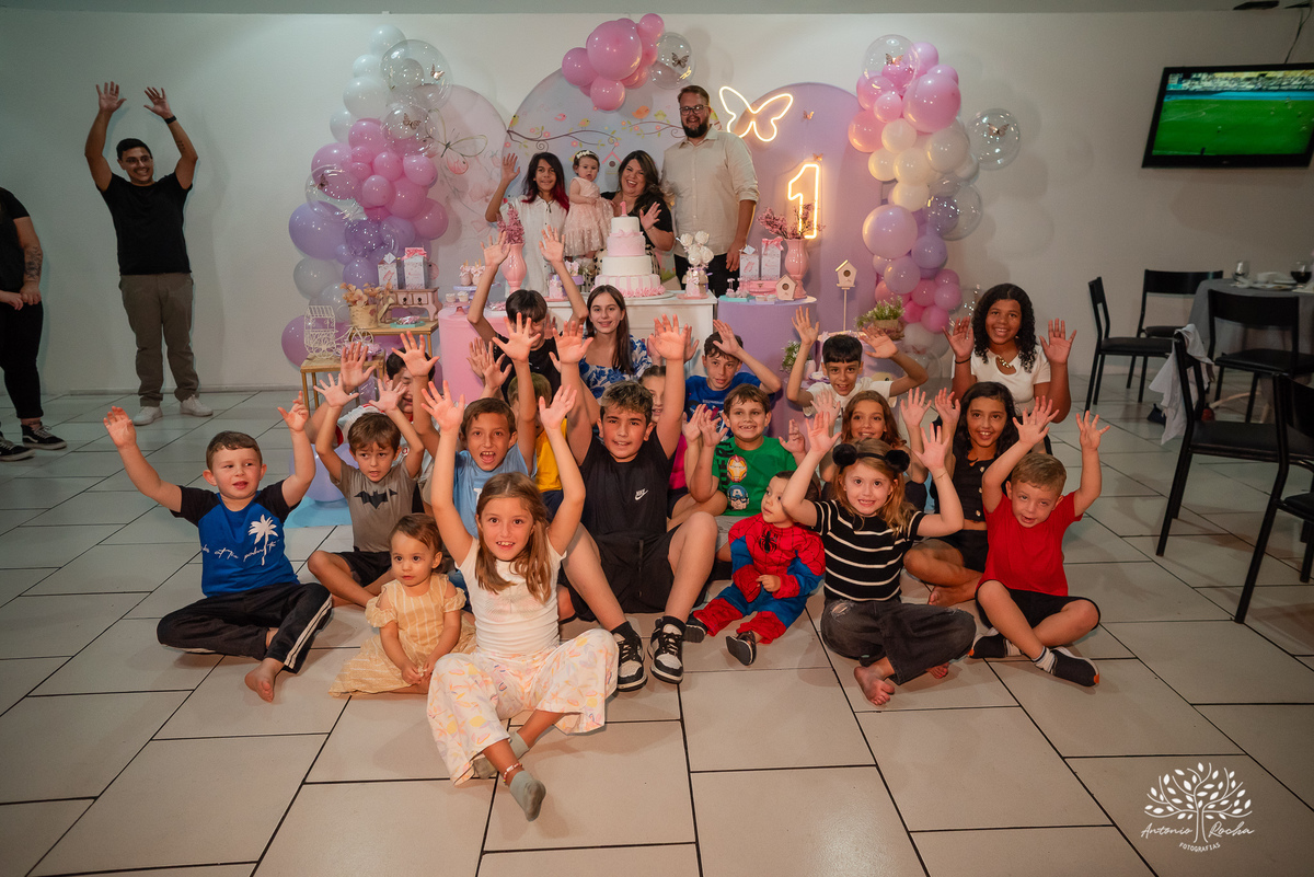 Isabella - primeiro aninho - festa infantil - fotografia de aniversário - fotógrafo de crianças - Cliff Kids - decoração de jardim - família - sorriso de criança - Antonio Rocha Fotografias - aniversário de 1 ano - ensaio infantil - fotografo profissional