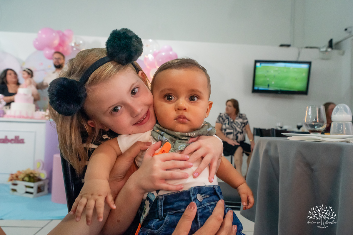 Isabella - primeiro aninho - festa infantil - fotografia de aniversário - fotógrafo de crianças - Cliff Kids - decoração de jardim - família - sorriso de criança - Antonio Rocha Fotografias - aniversário de 1 ano - ensaio infantil - fotografo profissional