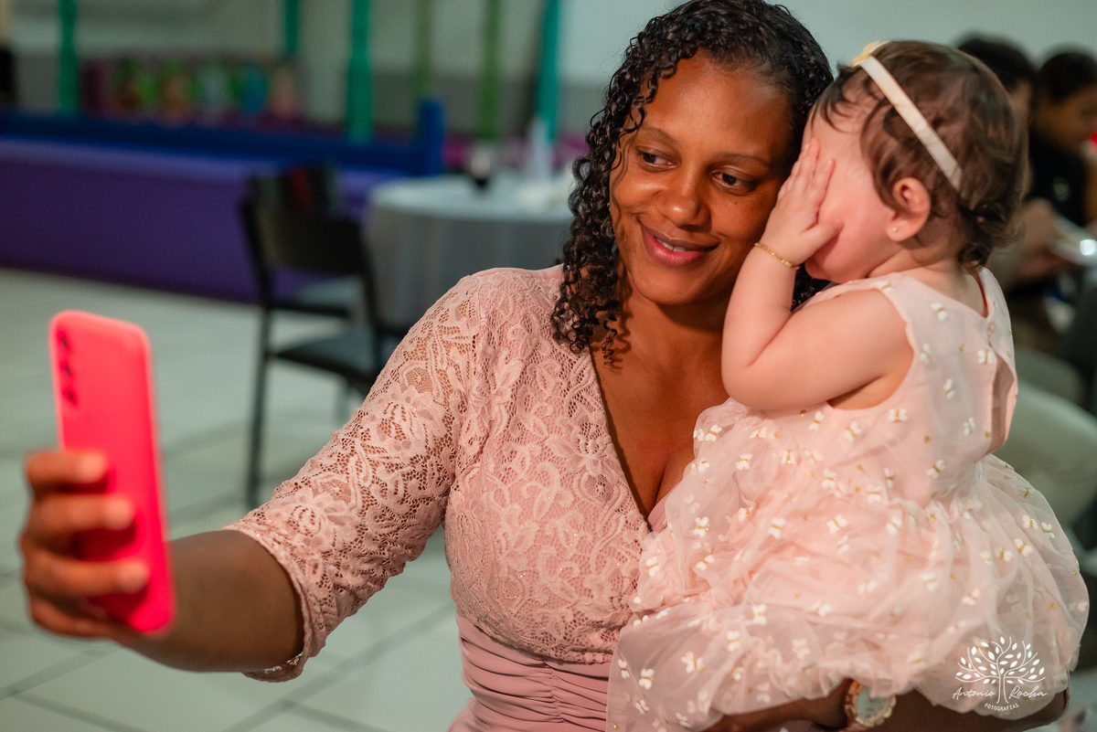 Isabella - primeiro aninho - festa infantil - fotografia de aniversário - fotógrafo de crianças - Cliff Kids - decoração de jardim - família - sorriso de criança - Antonio Rocha Fotografias - aniversário de 1 ano - ensaio infantil - fotografo profissional