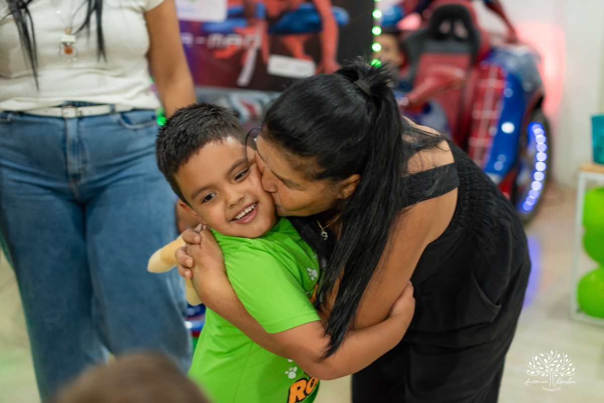 aniversário infantil - festa de 5 anos - fotografia infantil - fotografia de aniversário  - Antonio Rocha Fotografias - registro de memórias - festa no Loly Pop - Théo 5 anos - fotos de criança - alegria infantil - fotógrafo de eventos - Pelotas