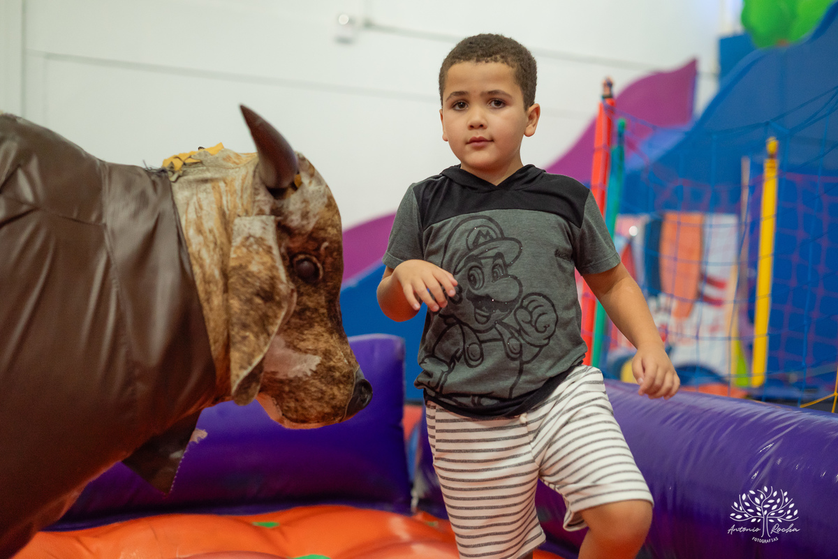 aniversário infantil - fotografia infantil - festa de 6 anos - Antonio Bento - fotógrafo de festas - Cliff Kids - fotografia de aniversário - fotógrafo Antonio Rocha – Pelotas - festa infantil - touro mecânico - fotografia espontânea – Festa de criança