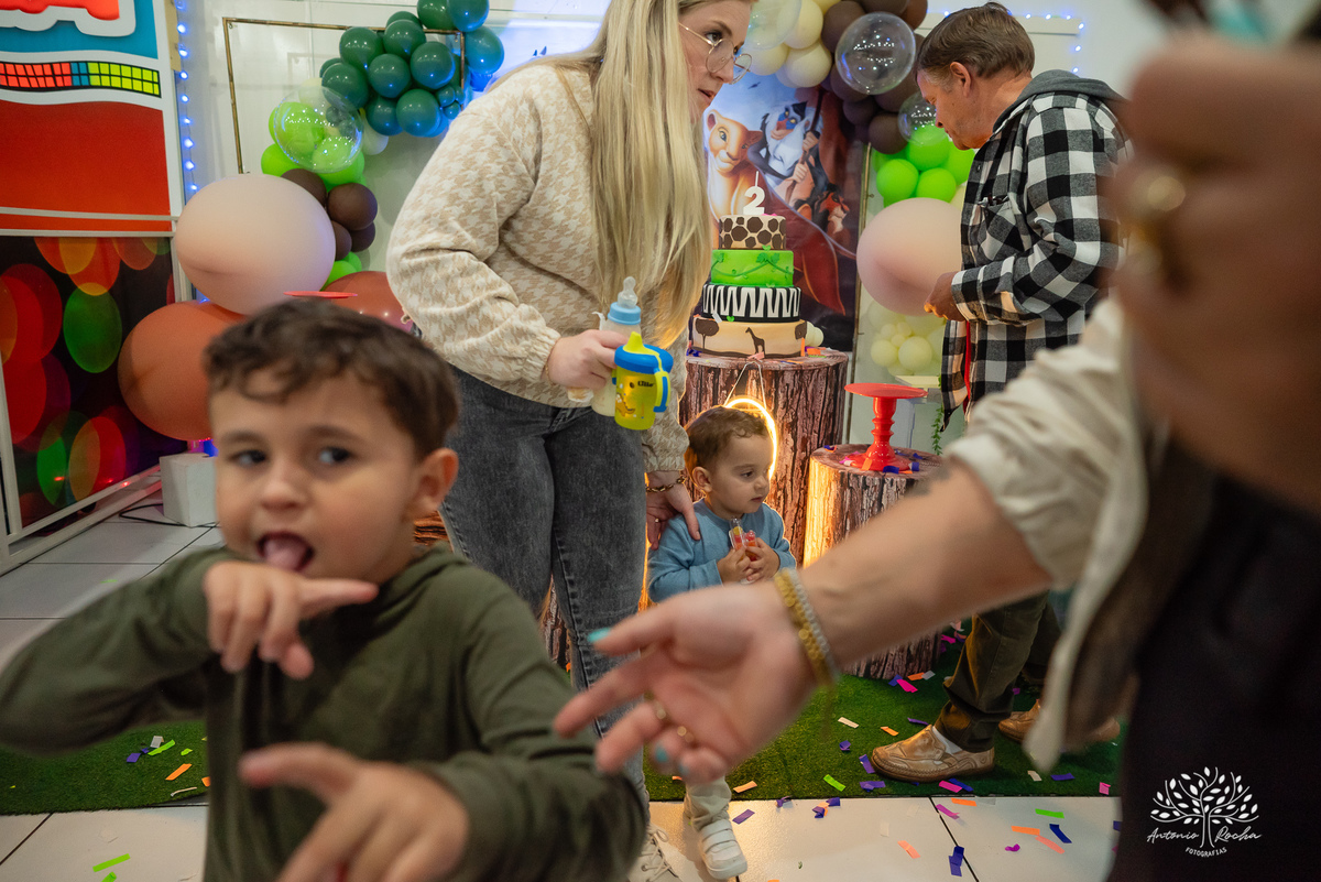 Caetano - 2 anos - festa infantil - fotografia infantil - fotógrafo de família - ensaio de aniversário - irmão mais novo - fotógrafo de gestação - fotógrafo de aniversário - Rei Leão - Antonio Rocha Fotografias - fotógrafo de crianças - Pelotas