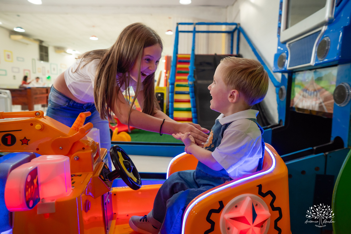 fotógrafo-de-aniversário – fotógrafo-de-crianças – aniversário-2-anos –fotógrafo-em-família – fotografia-com-amor – Pelotas – Antonio-Rocha-Fotografias –fotografia-documental – fotografia-de-festa-infantil – fotógrafo-de-eventos - bolo-fofo