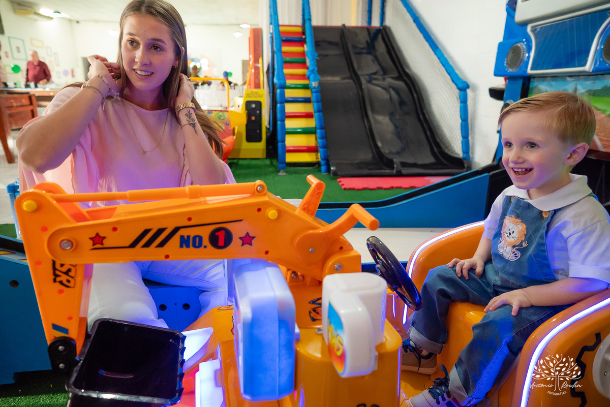 fotógrafo-de-aniversário – fotógrafo-de-crianças – aniversário-2-anos –fotógrafo-em-família – fotografia-com-amor – Pelotas – Antonio-Rocha-Fotografias –fotografia-documental – fotografia-de-festa-infantil – fotógrafo-de-eventos - bolo-fofo