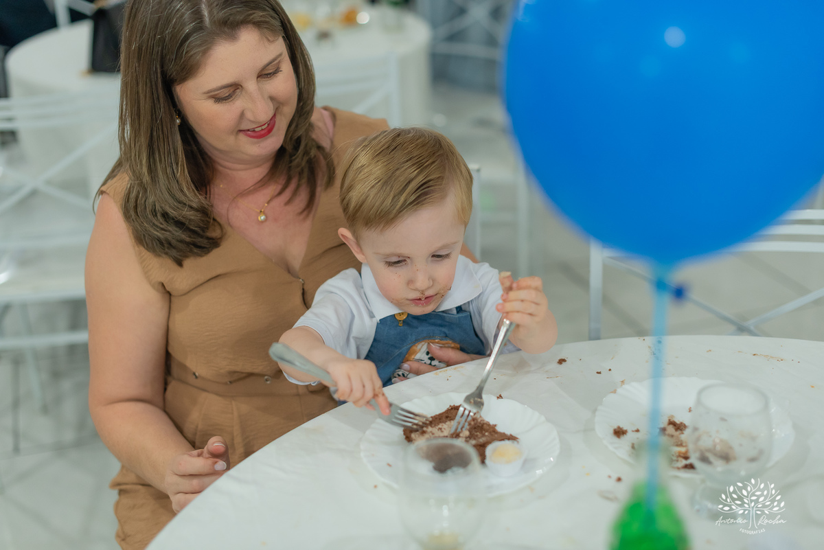 fotógrafo-de-aniversário – fotógrafo-de-crianças – aniversário-2-anos –fotógrafo-em-família – fotografia-com-amor – Pelotas – Antonio-Rocha-Fotografias –fotografia-documental – fotografia-de-festa-infantil – fotógrafo-de-eventos - bolo-fofo