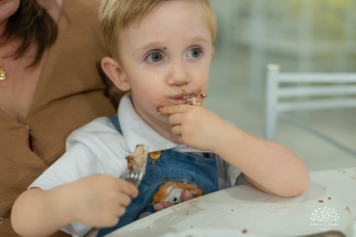 fotógrafo-de-aniversário – fotógrafo-de-crianças – aniversário-2-anos –fotógrafo-em-família – fotografia-com-amor – Pelotas – Antonio-Rocha-Fotografias –fotografia-documental – fotografia-de-festa-infantil – fotógrafo-de-eventos - bolo-fofo