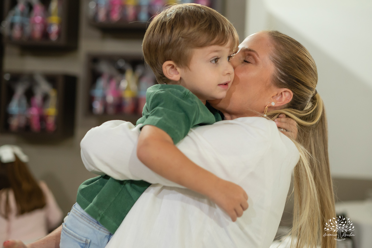 fotografia-infantil - aniversário-infantil - 5-anos - festa-da-maitê - fotógrafo-de-crianças - fotografia-de-aniversário - lembranças-especiais - roxito - salão-tio-guigui - show-do-parabéns - lol-surprise - Pelotas - antonio-rocha-fotografias