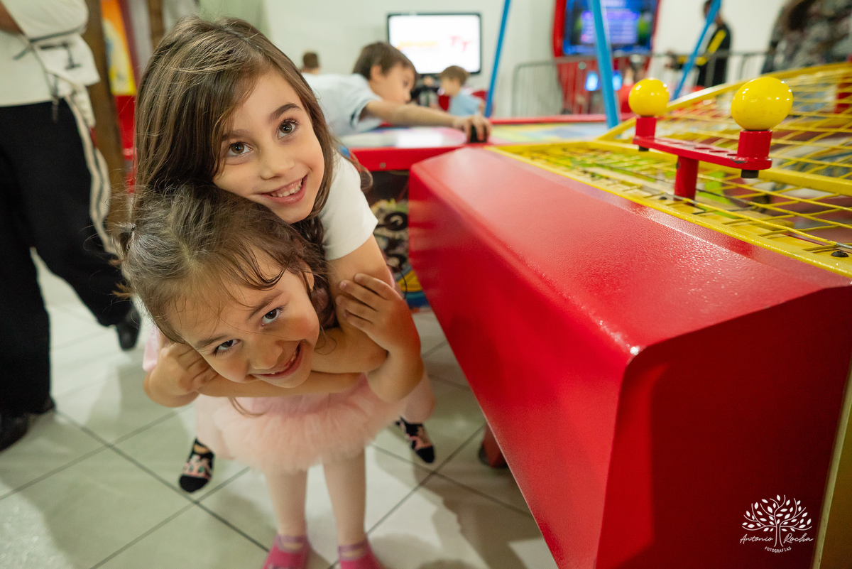 fotografia-infantil - aniversário-infantil - 5-anos - festa-da-maitê - fotógrafo-de-crianças - fotografia-de-aniversário - lembranças-especiais - roxito - salão-tio-guigui - show-do-parabéns - lol-surprise - Pelotas - antonio-rocha-fotografias