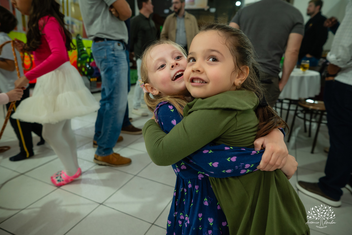 fotografia-infantil - aniversário-infantil - 5-anos - festa-da-maitê - fotógrafo-de-crianças - fotografia-de-aniversário - lembranças-especiais - roxito - salão-tio-guigui - show-do-parabéns - lol-surprise - Pelotas - antonio-rocha-fotografias