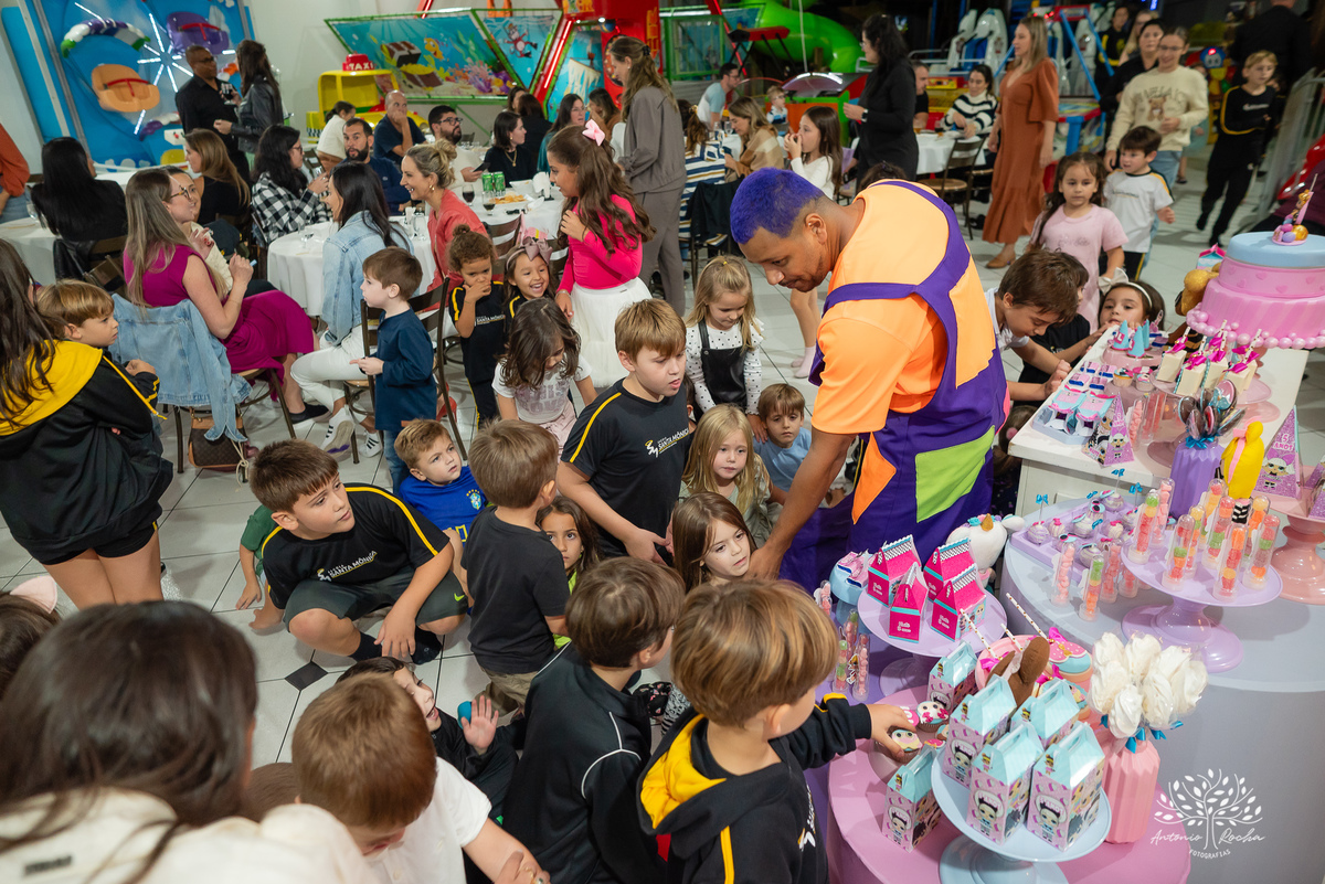 fotografia-infantil - aniversário-infantil - 5-anos - festa-da-maitê - fotógrafo-de-crianças - fotografia-de-aniversário - lembranças-especiais - roxito - salão-tio-guigui - show-do-parabéns - lol-surprise - Pelotas - antonio-rocha-fotografias