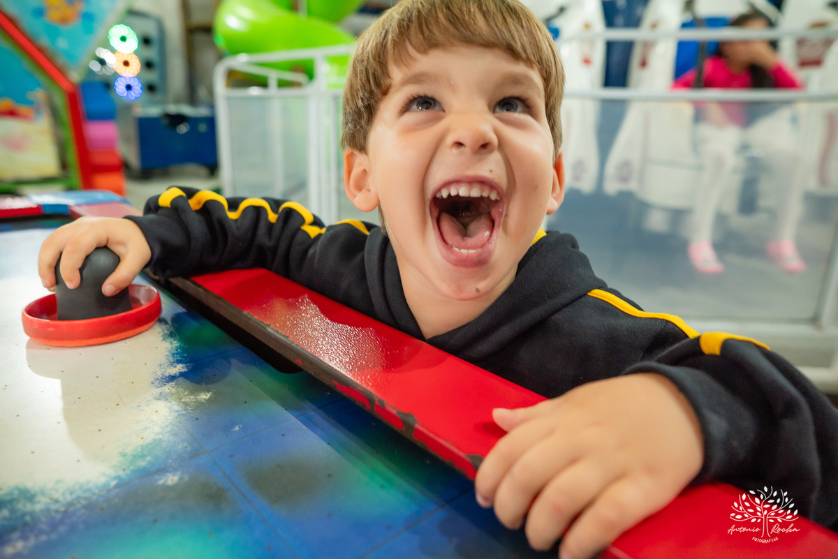 fotografia-infantil - aniversário-infantil - 5-anos - festa-da-maitê - fotógrafo-de-crianças - fotografia-de-aniversário - lembranças-especiais - roxito - salão-tio-guigui - show-do-parabéns - lol-surprise - Pelotas - antonio-rocha-fotografias