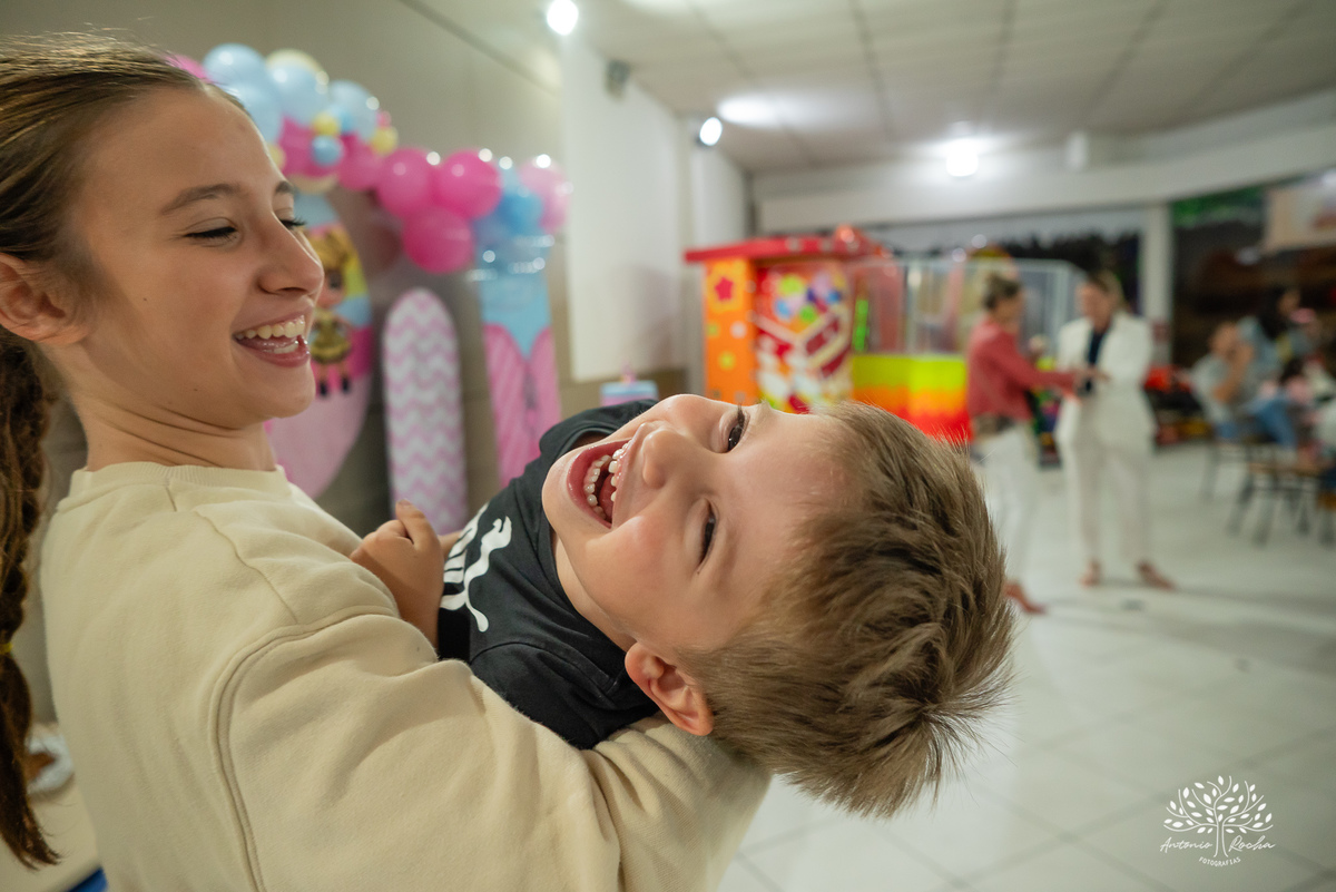 fotografia-infantil - aniversário-infantil - 5-anos - festa-da-maitê - fotógrafo-de-crianças - fotografia-de-aniversário - lembranças-especiais - roxito - salão-tio-guigui - show-do-parabéns - lol-surprise - Pelotas - antonio-rocha-fotografias