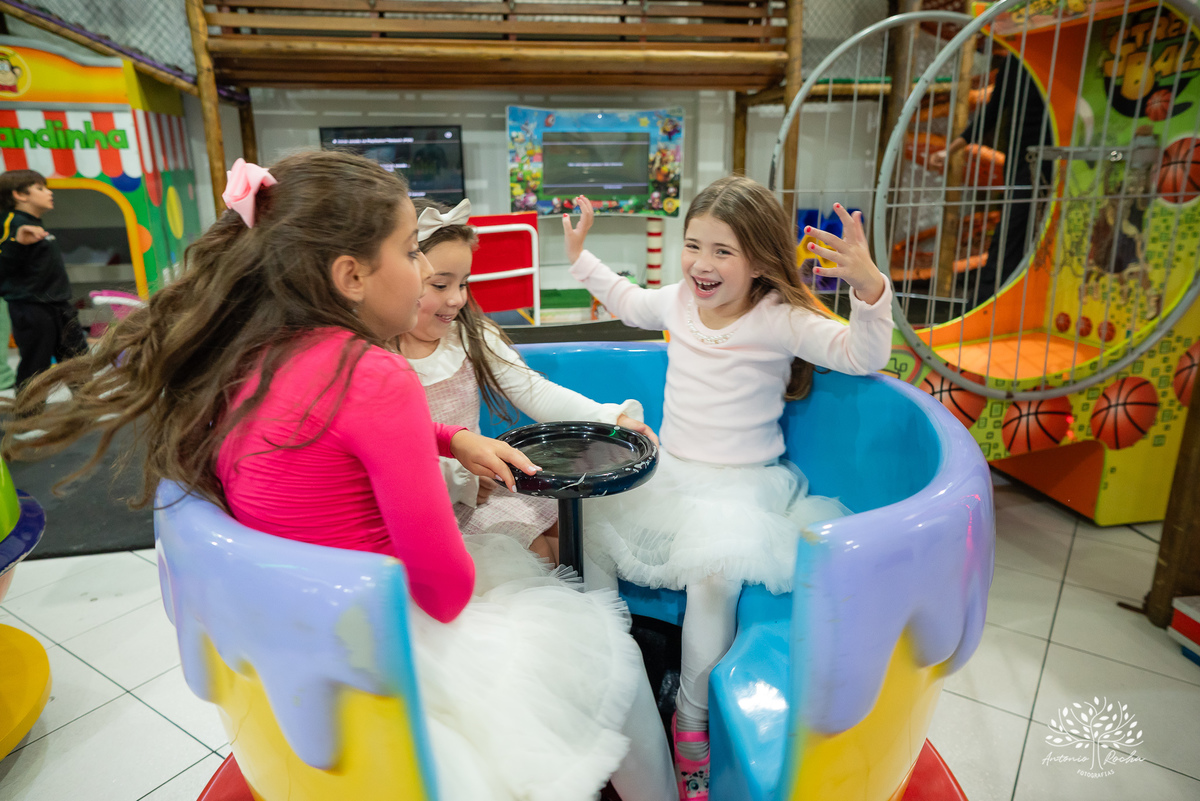 fotografia-infantil - aniversário-infantil - 5-anos - festa-da-maitê - fotógrafo-de-crianças - fotografia-de-aniversário - lembranças-especiais - roxito - salão-tio-guigui - show-do-parabéns - lol-surprise - Pelotas - antonio-rocha-fotografias