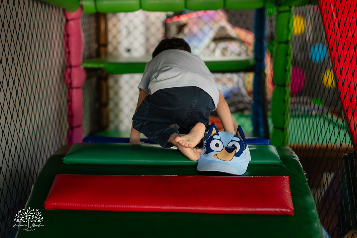 Inácio - aniversário infantil - 4 anos - festa de criança - fotografia de aniversário - fotos espontâneas - fotógrafo de eventos - fotografia infantil - Bluey - memórias afetivas - festa em família - Antonio Rocha Fotografias - Pelotas – Loly Pop