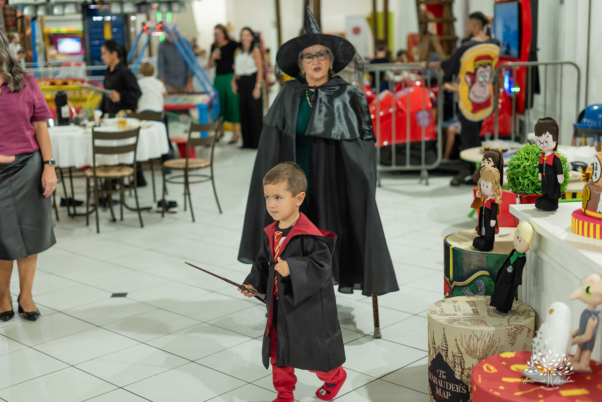 aniversário-infantil - festa-em-dose-dupla - Sofia-e-Pedro - fotógrafo-de-crianças - fotografia-de-aniversário - ensaio-infantil - tema-Harry-Potter - memórias-da-infância - fotógrafo-Antonio-Rocha - fotografia-com-amor - Hermione-Harry-Potter - Pelotas