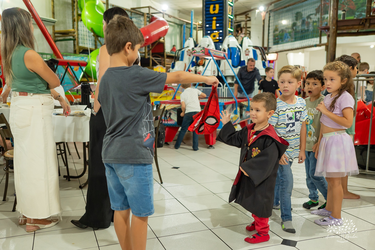 aniversário-infantil - festa-em-dose-dupla - Sofia-e-Pedro - fotógrafo-de-crianças - fotografia-de-aniversário - ensaio-infantil - tema-Harry-Potter - memórias-da-infância - fotógrafo-Antonio-Rocha - fotografia-com-amor - Hermione-Harry-Potter - Pelotas