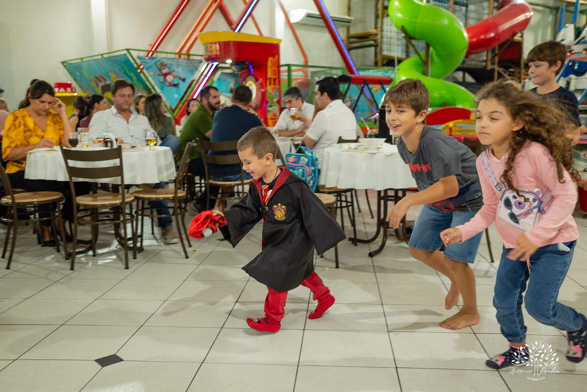 aniversário-infantil - festa-em-dose-dupla - Sofia-e-Pedro - fotógrafo-de-crianças - fotografia-de-aniversário - ensaio-infantil - tema-Harry-Potter - memórias-da-infância - fotógrafo-Antonio-Rocha - fotografia-com-amor - Hermione-Harry-Potter - Pelotas