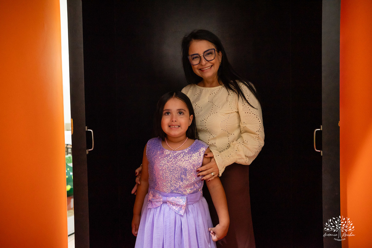 aniversário infantil - festa de 5 anos - fotografia de aniversário - fotógrafo infantil - Antonio Rocha Fotografias - festa temática Stitch - salão Tio Guigui - fotografia profissional - show da aniversariante - alegria das crianças - torre - Pelotas 