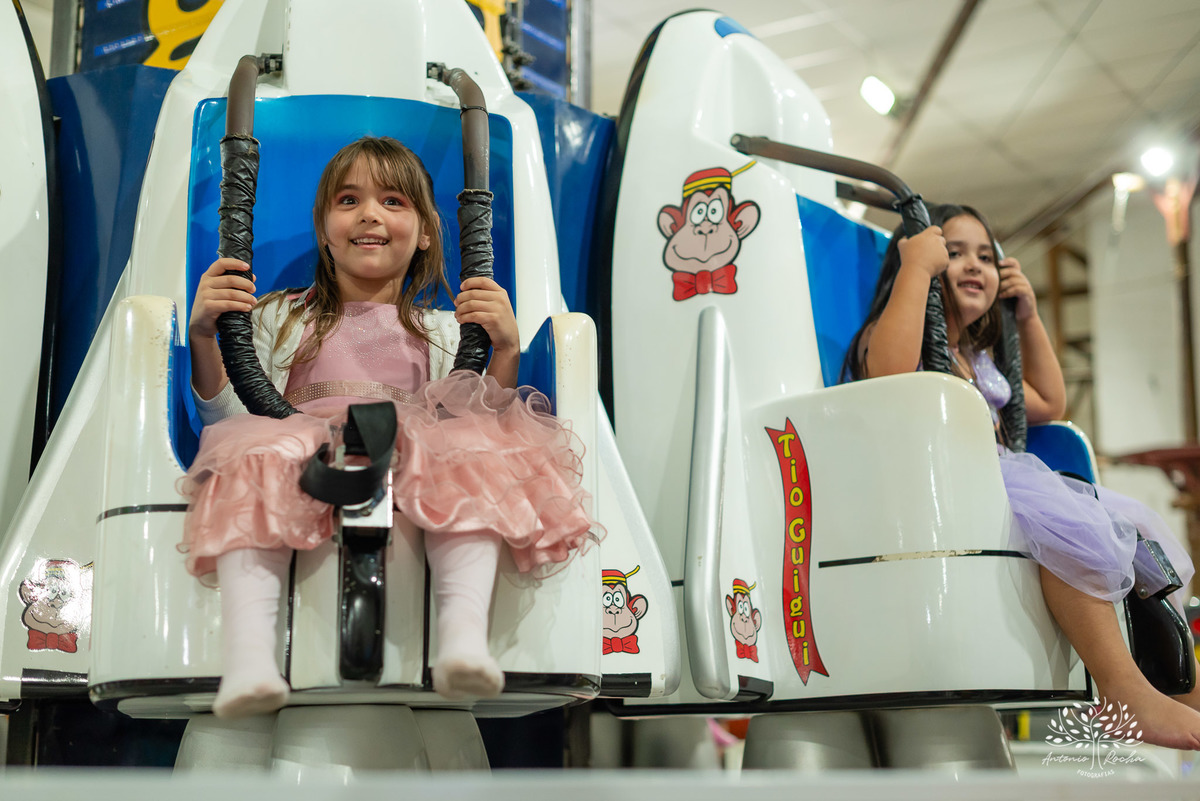 aniversário infantil - festa de 5 anos - fotografia de aniversário - fotógrafo infantil - Antonio Rocha Fotografias - festa temática Stitch - salão Tio Guigui - fotografia profissional - show da aniversariante - alegria das crianças - torre - Pelotas 