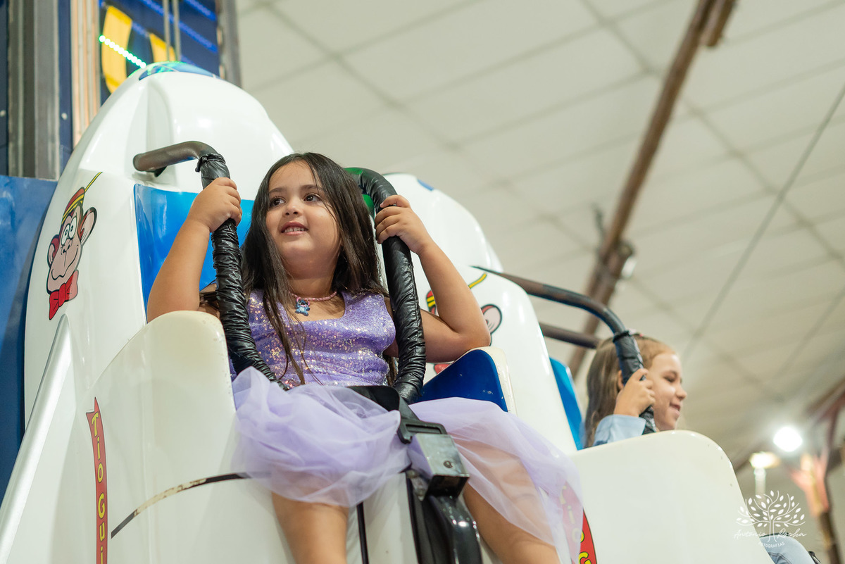 aniversário infantil - festa de 5 anos - fotografia de aniversário - fotógrafo infantil - Antonio Rocha Fotografias - festa temática Stitch - salão Tio Guigui - fotografia profissional - show da aniversariante - alegria das crianças - torre - Pelotas 