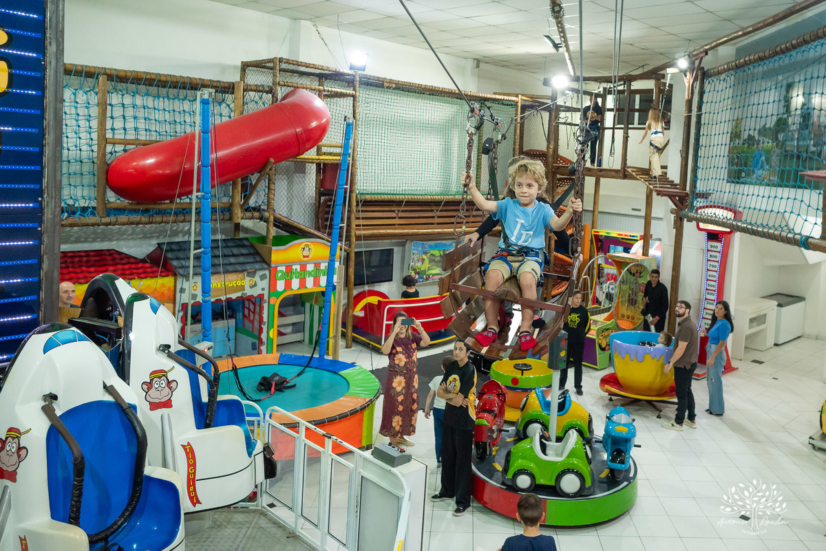 aniversário infantil - festa de 5 anos - fotografia de aniversário - fotógrafo infantil - Antonio Rocha Fotografias - festa temática Stitch - salão Tio Guigui - fotografia profissional - show da aniversariante - alegria das crianças - torre - Pelotas 