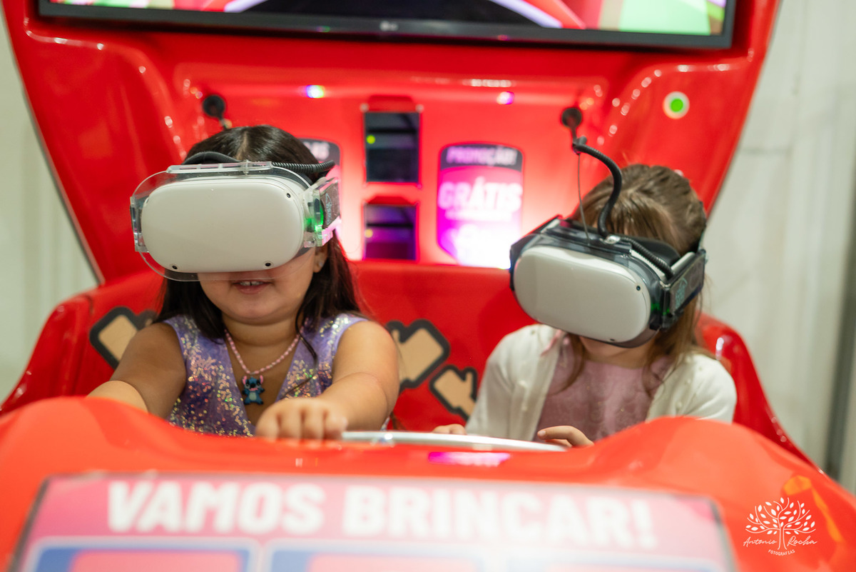 aniversário infantil - festa de 5 anos - fotografia de aniversário - fotógrafo infantil - Antonio Rocha Fotografias - festa temática Stitch - salão Tio Guigui - fotografia profissional - show da aniversariante - alegria das crianças - torre - Pelotas 