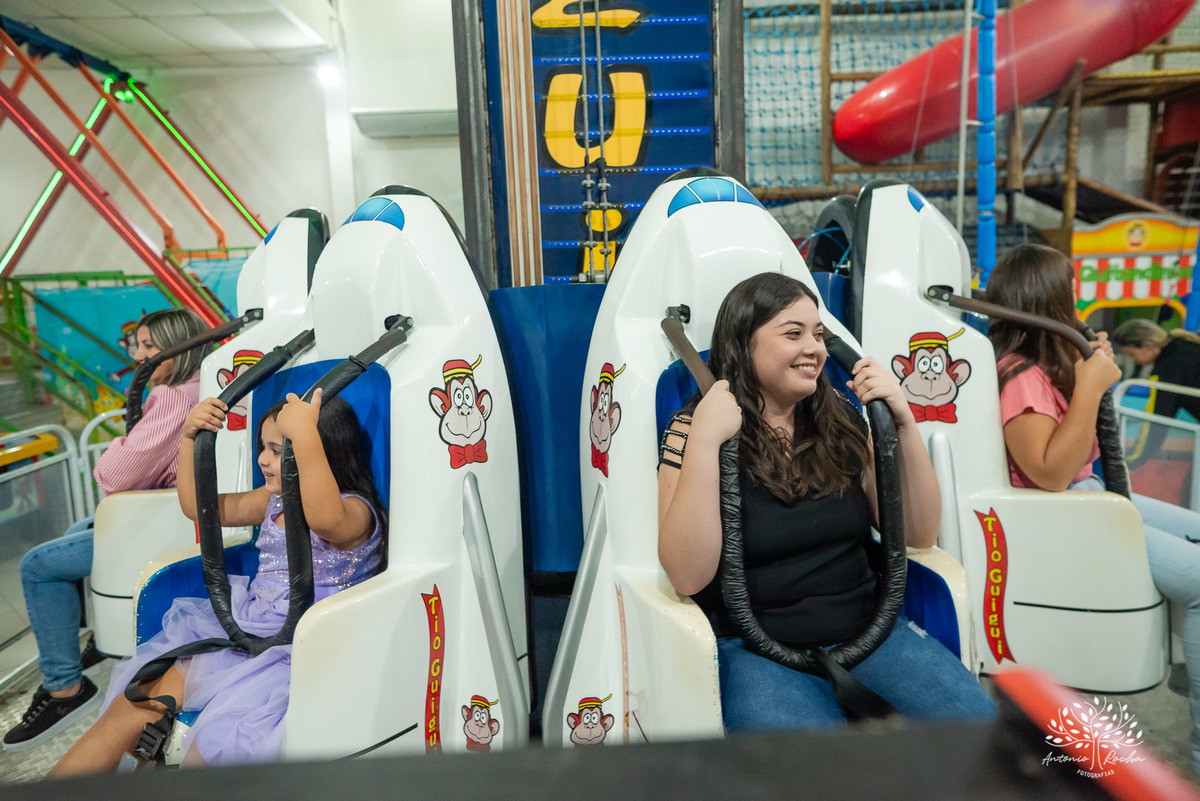 aniversário infantil - festa de 5 anos - fotografia de aniversário - fotógrafo infantil - Antonio Rocha Fotografias - festa temática Stitch - salão Tio Guigui - fotografia profissional - show da aniversariante - alegria das crianças - torre - Pelotas 