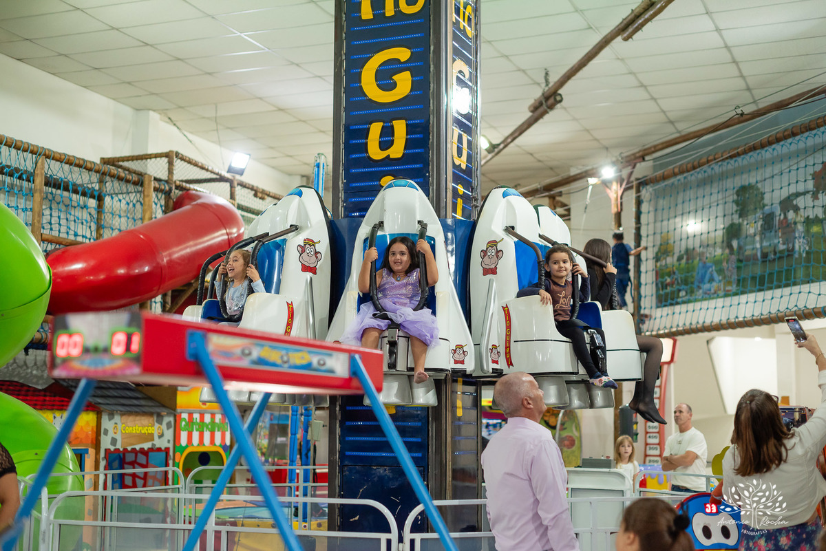 aniversário infantil - festa de 5 anos - fotografia de aniversário - fotógrafo infantil - Antonio Rocha Fotografias - festa temática Stitch - salão Tio Guigui - fotografia profissional - show da aniversariante - alegria das crianças - torre - Pelotas 