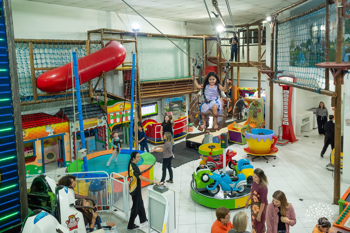 aniversário infantil - festa de 5 anos - fotografia de aniversário - fotógrafo infantil - Antonio Rocha Fotografias - festa temática Stitch - salão Tio Guigui - fotografia profissional - show da aniversariante - alegria das crianças - torre - Pelotas 