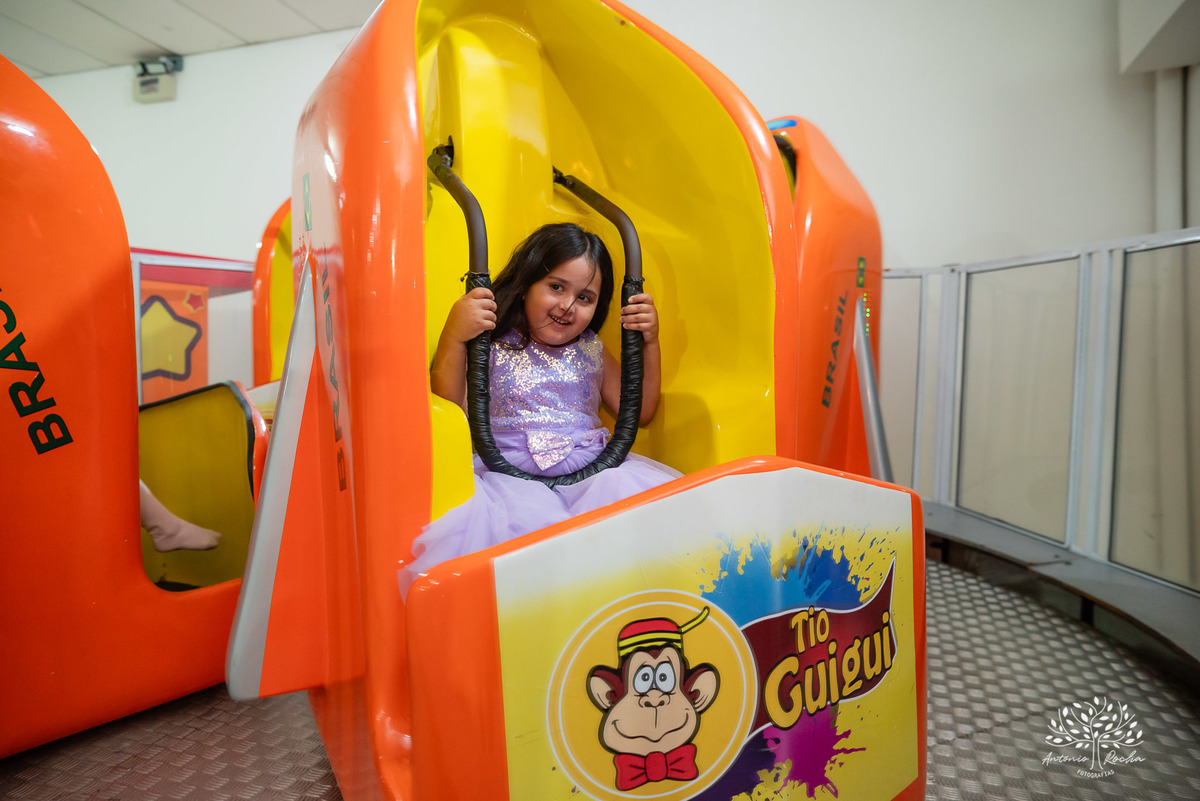 aniversário infantil - festa de 5 anos - fotografia de aniversário - fotógrafo infantil - Antonio Rocha Fotografias - festa temática Stitch - salão Tio Guigui - fotografia profissional - show da aniversariante - alegria das crianças - torre - Pelotas 