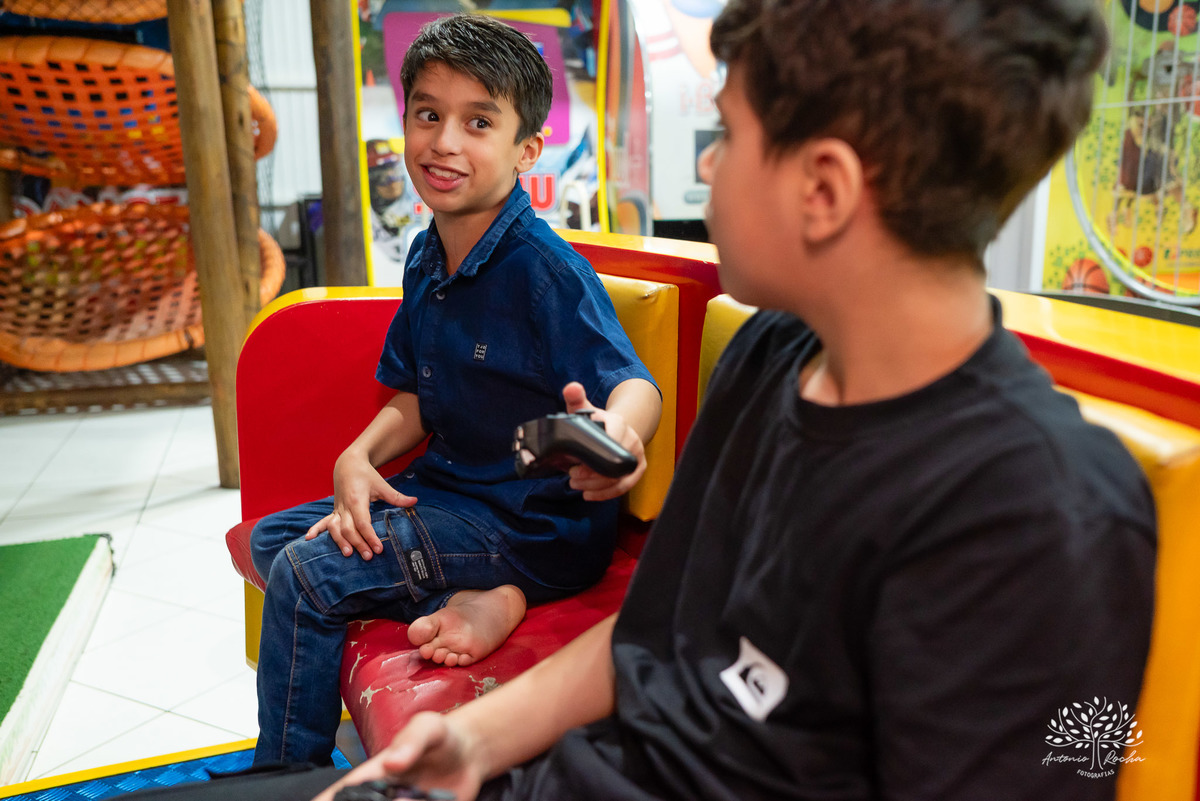 aniversário infantil - festa de 5 anos - fotografia de aniversário - fotógrafo infantil - Antonio Rocha Fotografias - festa temática Stitch - salão Tio Guigui - fotografia profissional - show da aniversariante - alegria das crianças - torre - Pelotas 