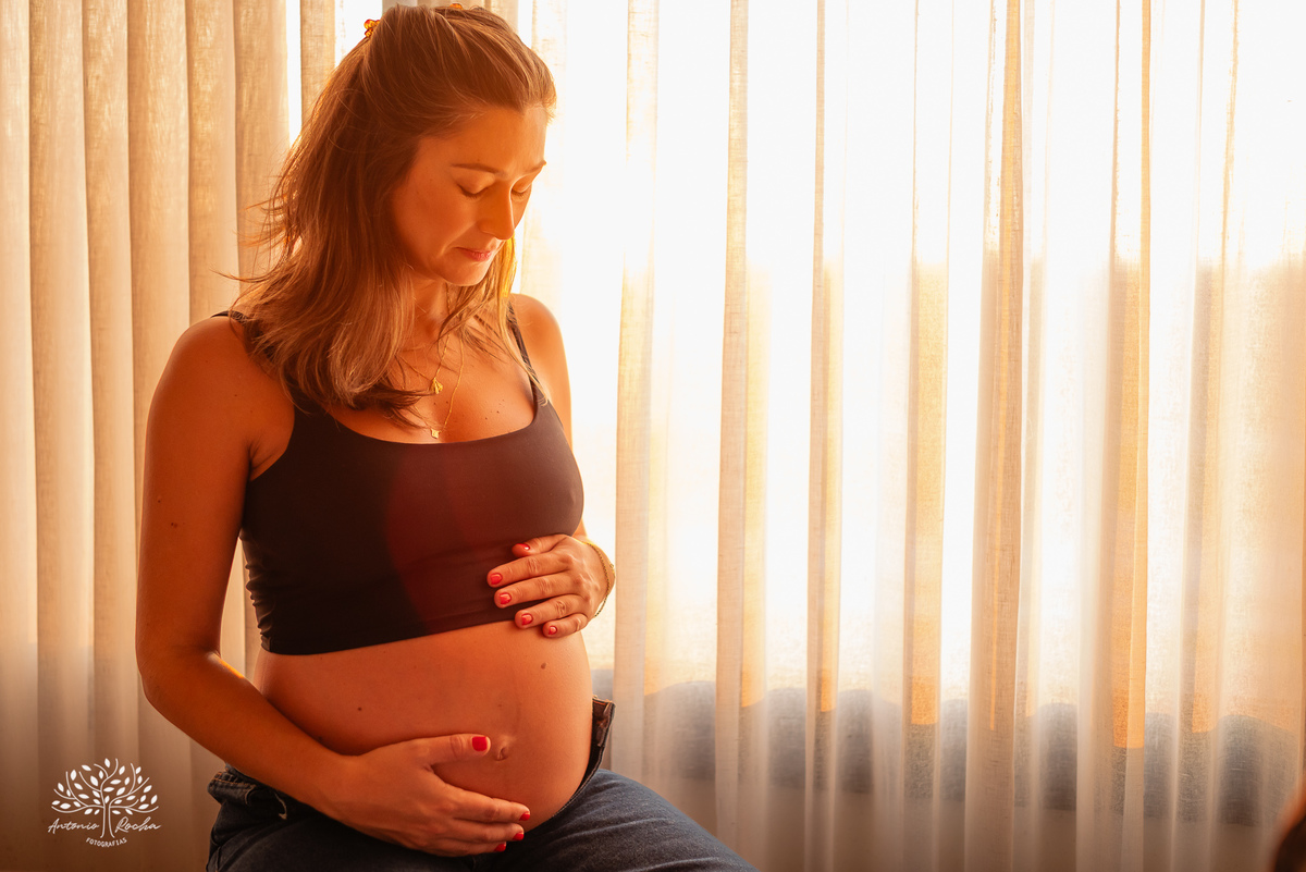 ensaio gestante - fotografia de gestante - espera do bebê - ensaio em casa - fotografia afetiva - fotógrafo de família - ensaio lifestyle - amor em família - ensaio com pets - gestante em casa - ensaio intimista - Pelotas - Antonio Rocha Fotografias