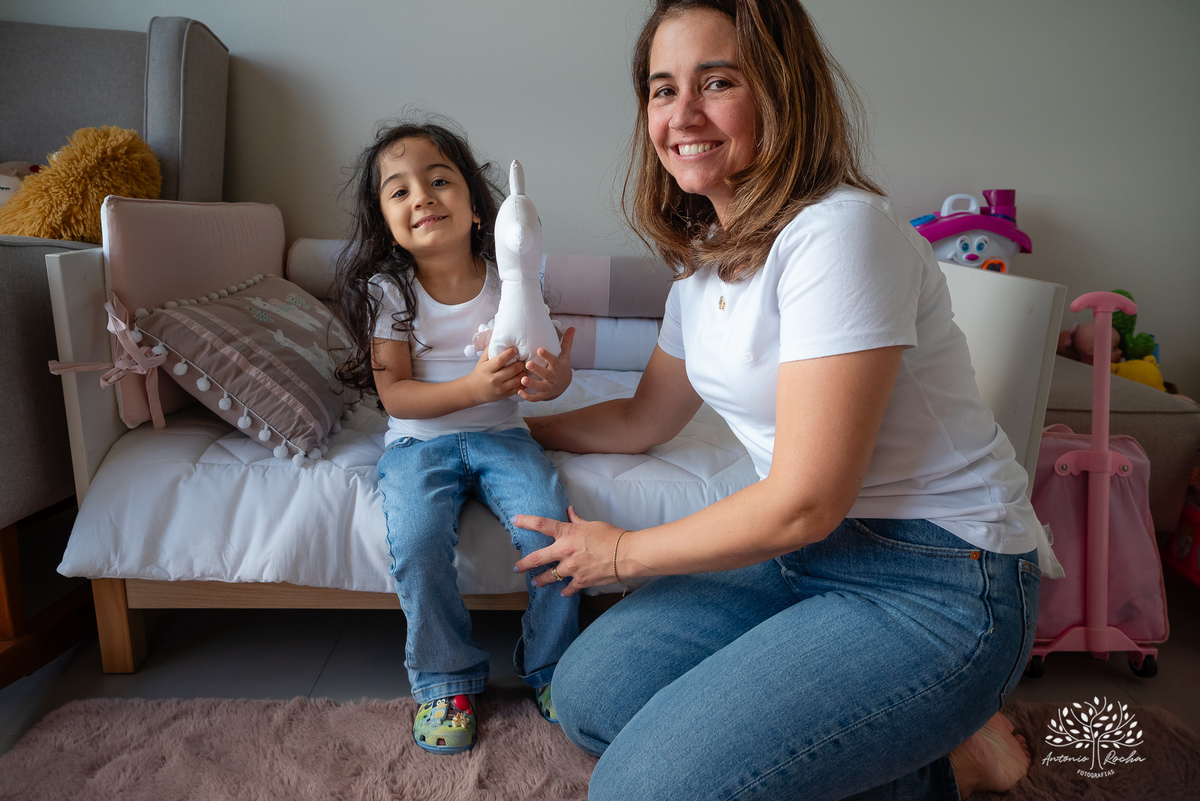 Ensaio Dia das Mães - Ensaio em família - Fotografia afetiva - Ensaio mãe e filha - Ensaio documental - Fotografia em casa - Amor de mãe - Fotografia de família - lifestyle - Antonio Rocha Fotografias - Fotógrafo de família - Pelotas
