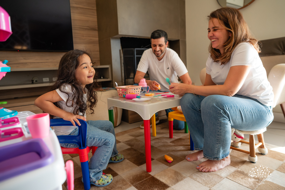 Ensaio Dia das Mães - Ensaio em família - Fotografia afetiva - Ensaio mãe e filha - Ensaio documental - Fotografia em casa - Amor de mãe - Fotografia de família - lifestyle - Antonio Rocha Fotografias - Fotógrafo de família - Pelotas