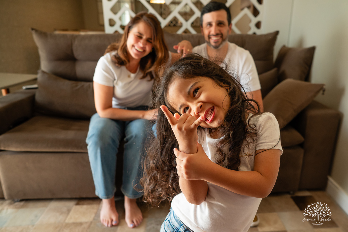 Ensaio Dia das Mães - Ensaio em família - Fotografia afetiva - Ensaio mãe e filha - Ensaio documental - Fotografia em casa - Amor de mãe - Fotografia de família - lifestyle - Antonio Rocha Fotografias - Fotógrafo de família - Pelotas