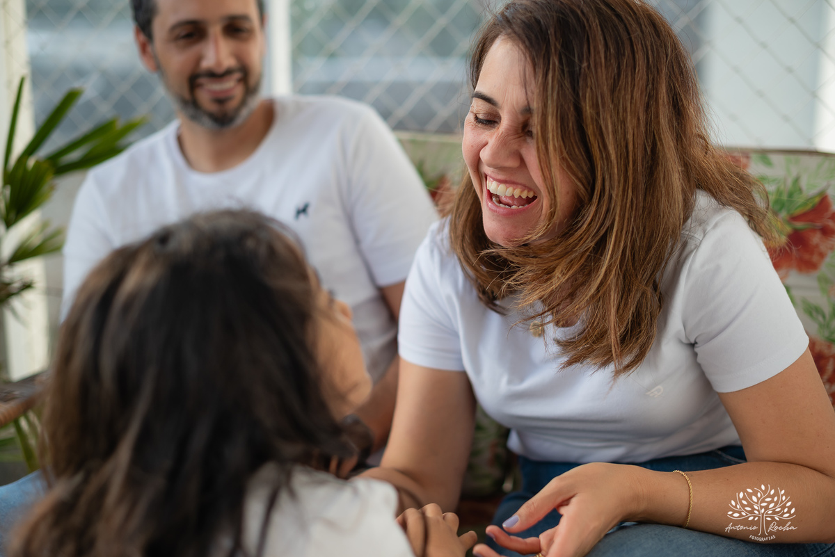 Ensaio Dia das Mães - Ensaio em família - Fotografia afetiva - Ensaio mãe e filha - Ensaio documental - Fotografia em casa - Amor de mãe - Fotografia de família - lifestyle - Antonio Rocha Fotografias - Fotógrafo de família - Pelotas