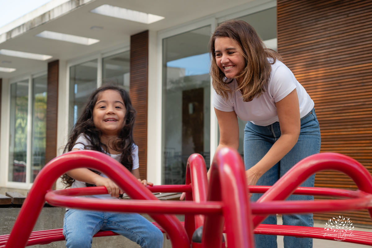 Ensaio Dia das Mães - Ensaio em família - Fotografia afetiva - Ensaio mãe e filha - Ensaio documental - Fotografia em casa - Amor de mãe - Fotografia de família - lifestyle - Antonio Rocha Fotografias - Fotógrafo de família - Pelotas