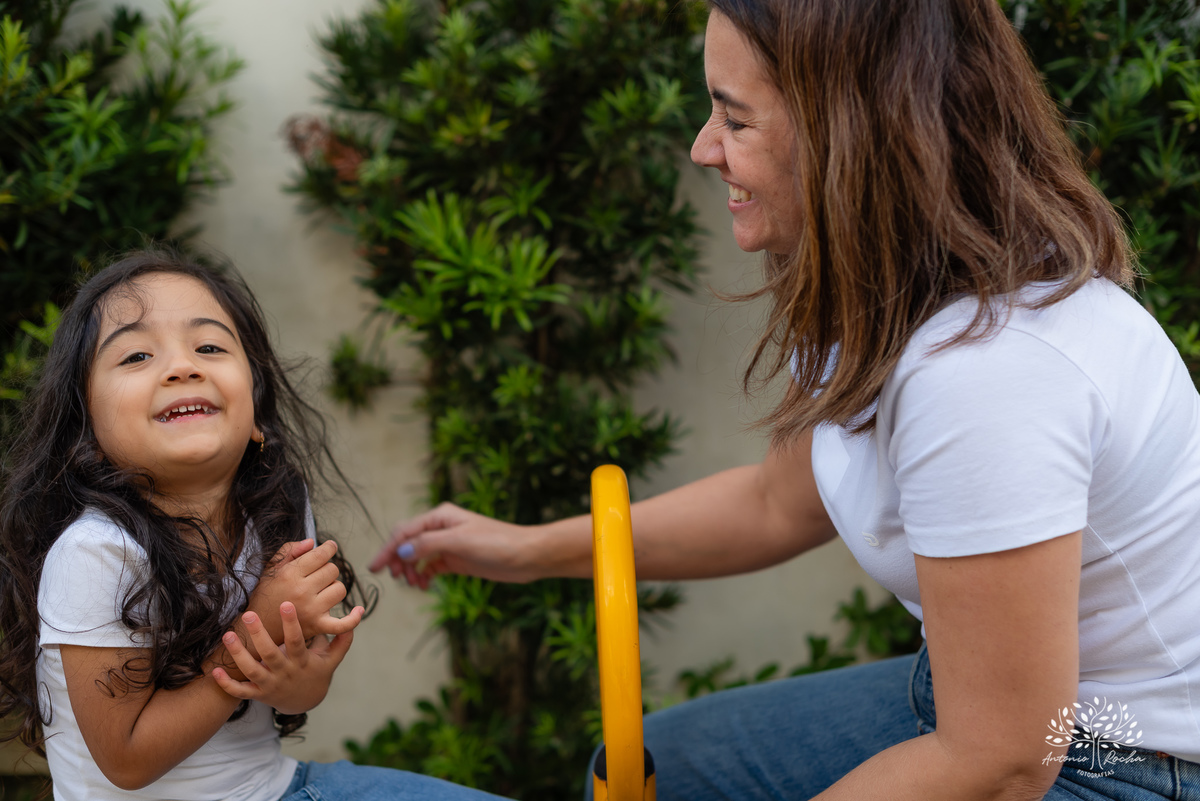 Ensaio Dia das Mães - Ensaio em família - Fotografia afetiva - Ensaio mãe e filha - Ensaio documental - Fotografia em casa - Amor de mãe - Fotografia de família - lifestyle - Antonio Rocha Fotografias - Fotógrafo de família - Pelotas
