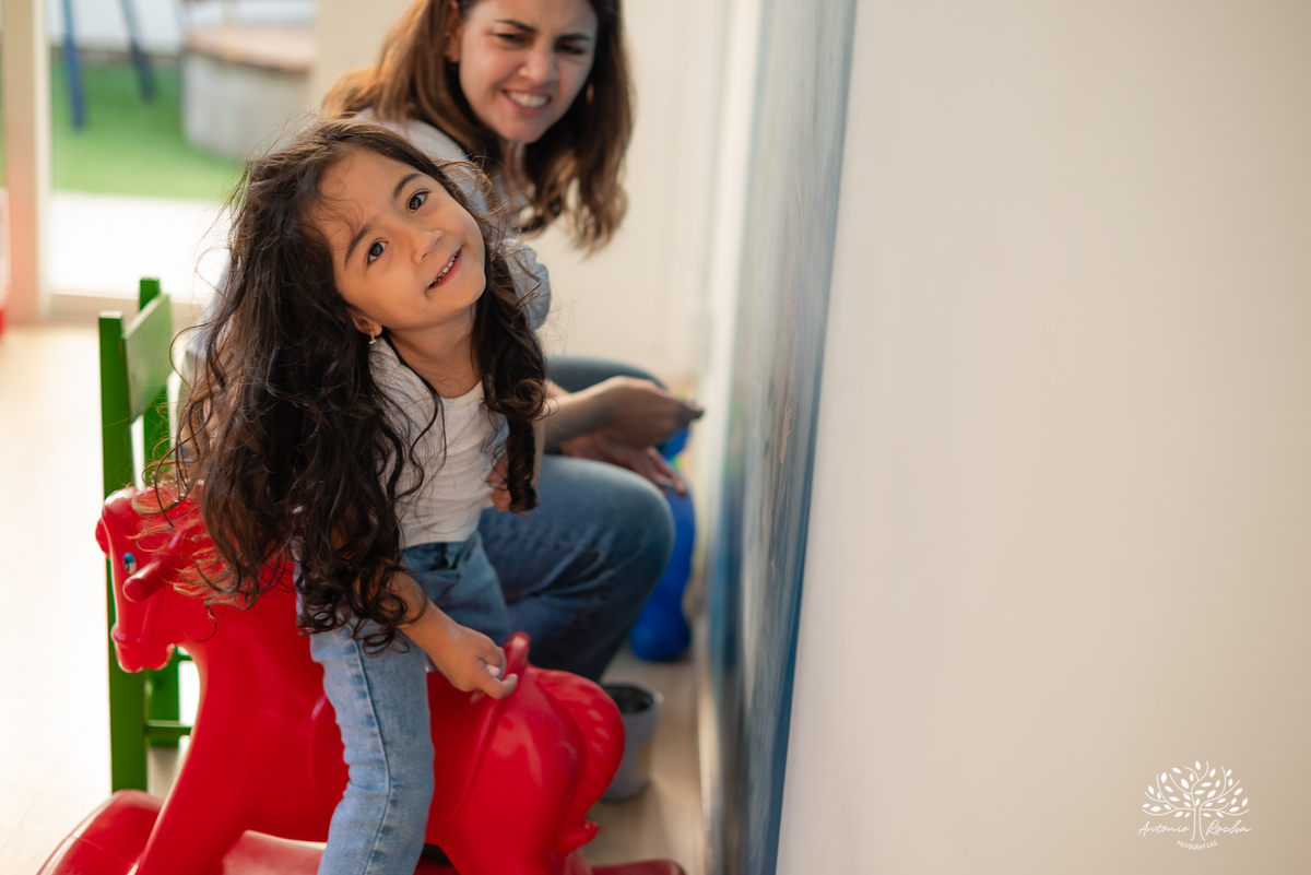 Ensaio Dia das Mães - Ensaio em família - Fotografia afetiva - Ensaio mãe e filha - Ensaio documental - Fotografia em casa - Amor de mãe - Fotografia de família - lifestyle - Antonio Rocha Fotografias - Fotógrafo de família - Pelotas