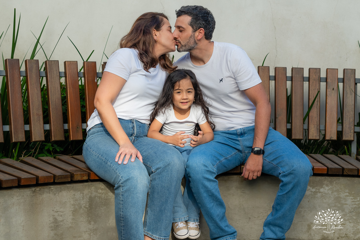 Ensaio Dia das Mães - Ensaio em família - Fotografia afetiva - Ensaio mãe e filha - Ensaio documental - Fotografia em casa - Amor de mãe - Fotografia de família - lifestyle - Antonio Rocha Fotografias - Fotógrafo de família - Pelotas