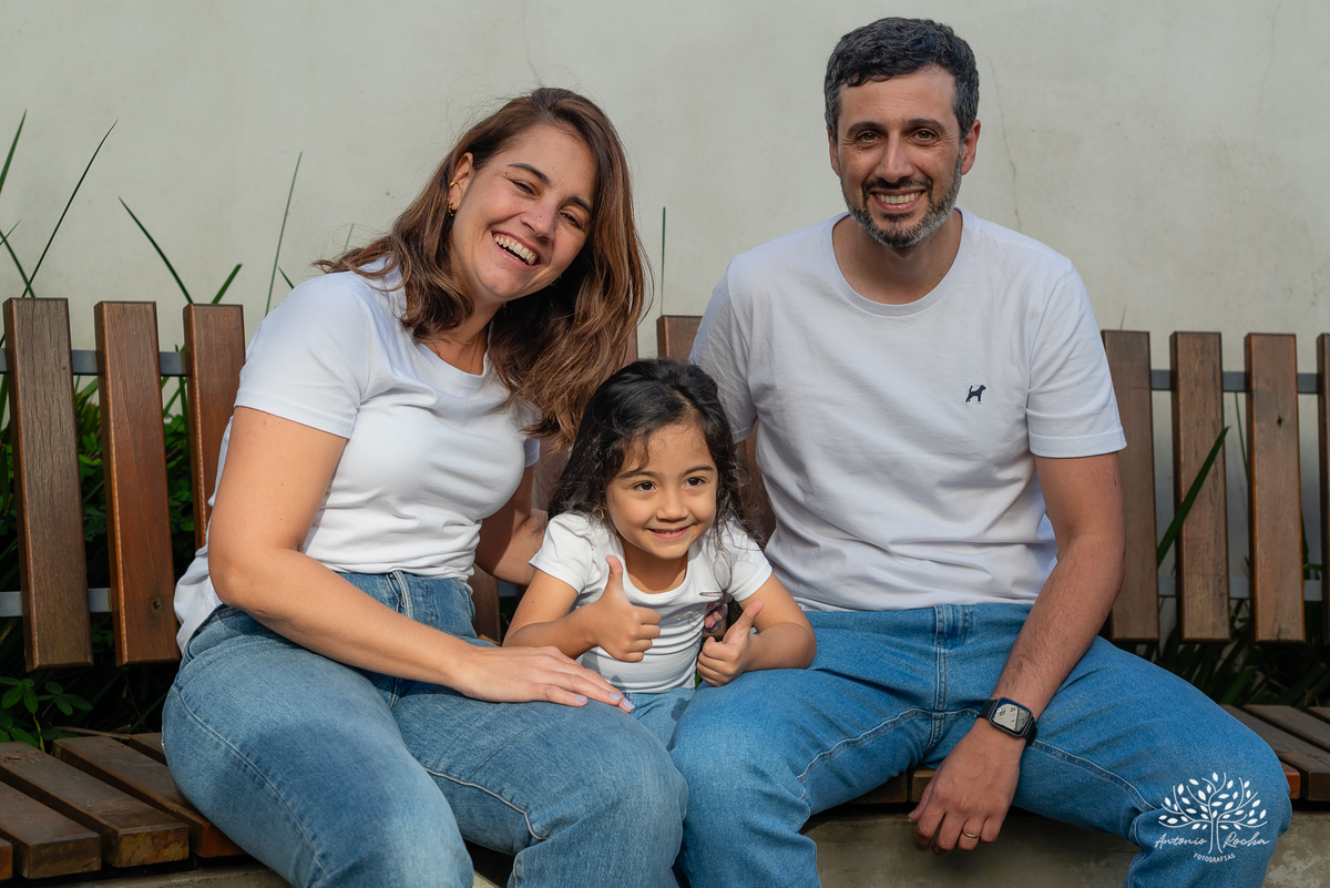 Ensaio Dia das Mães - Ensaio em família - Fotografia afetiva - Ensaio mãe e filha - Ensaio documental - Fotografia em casa - Amor de mãe - Fotografia de família - lifestyle - Antonio Rocha Fotografias - Fotógrafo de família - Pelotas