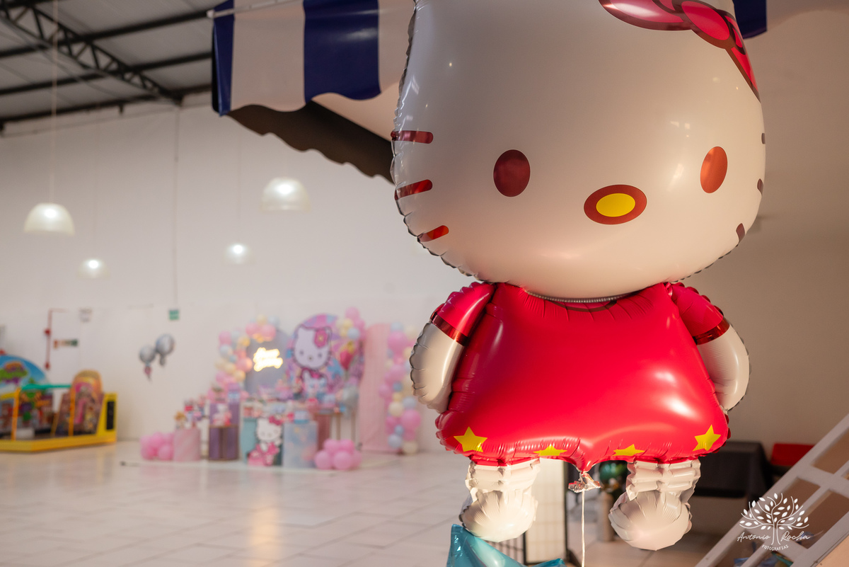 Lavínia 7 anos - festa infantil - Hello Kitty - fotógrafo de festas - Cliff Kids - Antonio Rocha Fotografias - fotografia infantil - fotos com confete - aniversário da Lavínia - fotos de crianças - festa com playground - fotógrafo de família - Pelotas