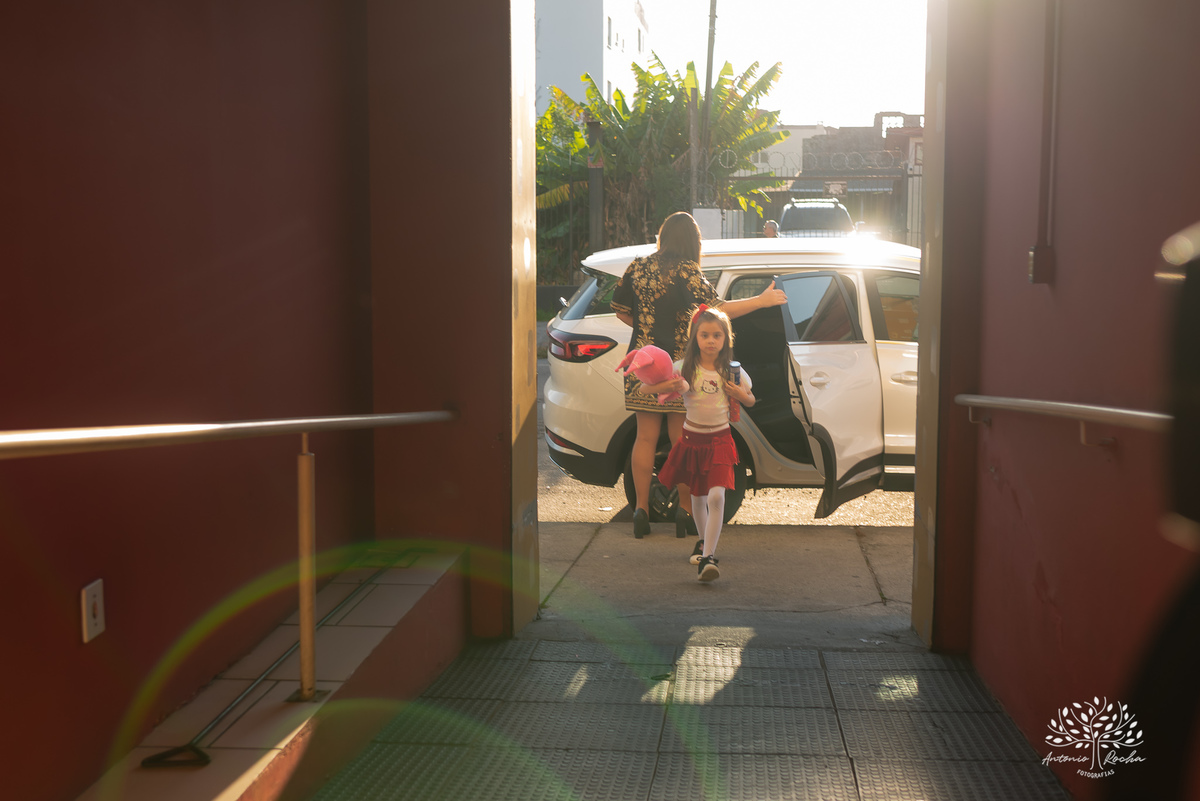 Lavínia 7 anos - festa infantil - Hello Kitty - fotógrafo de festas - Cliff Kids - Antonio Rocha Fotografias - fotografia infantil - fotos com confete - aniversário da Lavínia - fotos de crianças - festa com playground - fotógrafo de família - Pelotas