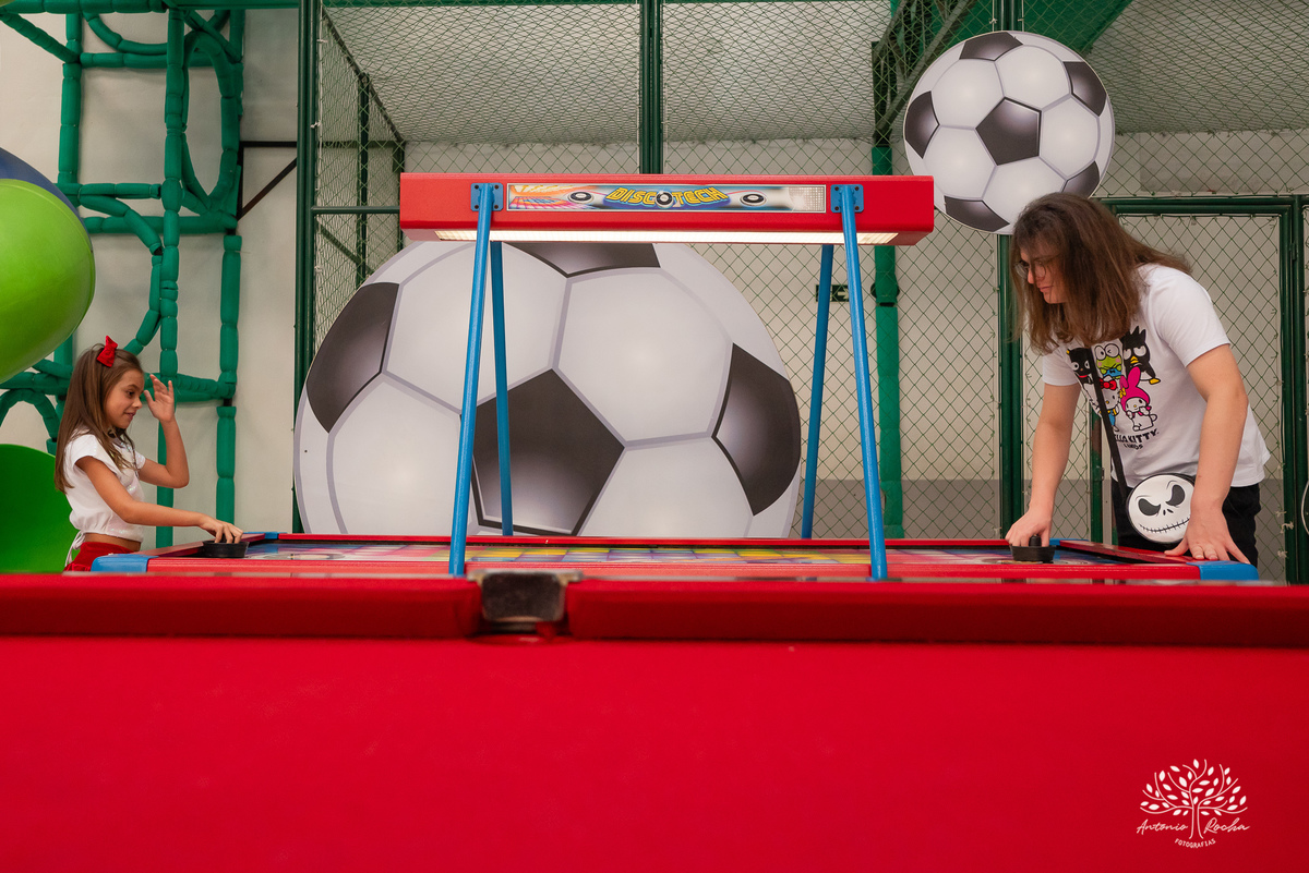 Lavínia 7 anos - festa infantil - Hello Kitty - fotógrafo de festas - Cliff Kids - Antonio Rocha Fotografias - fotografia infantil - fotos com confete - aniversário da Lavínia - fotos de crianças - festa com playground - fotógrafo de família - Pelotas