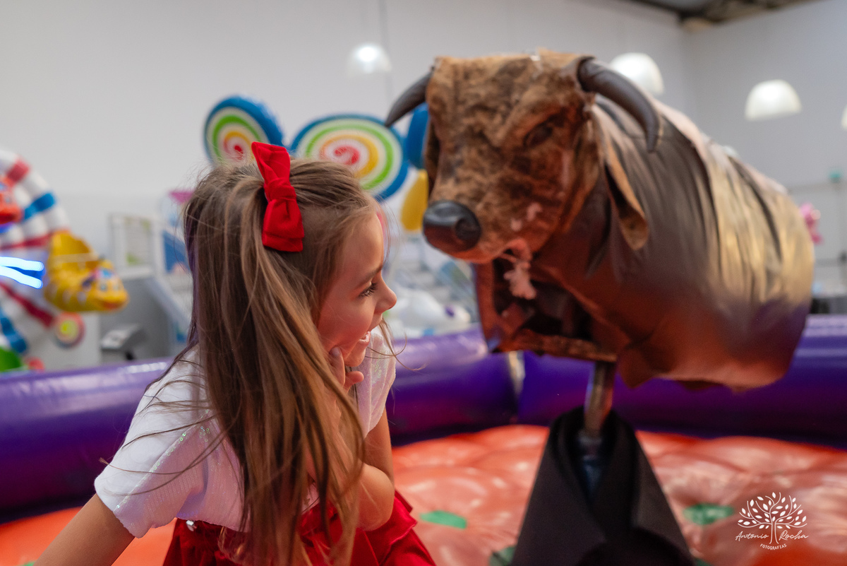 Lavínia 7 anos - festa infantil - Hello Kitty - fotógrafo de festas - Cliff Kids - Antonio Rocha Fotografias - fotografia infantil - fotos com confete - aniversário da Lavínia - fotos de crianças - festa com playground - fotógrafo de família - Pelotas