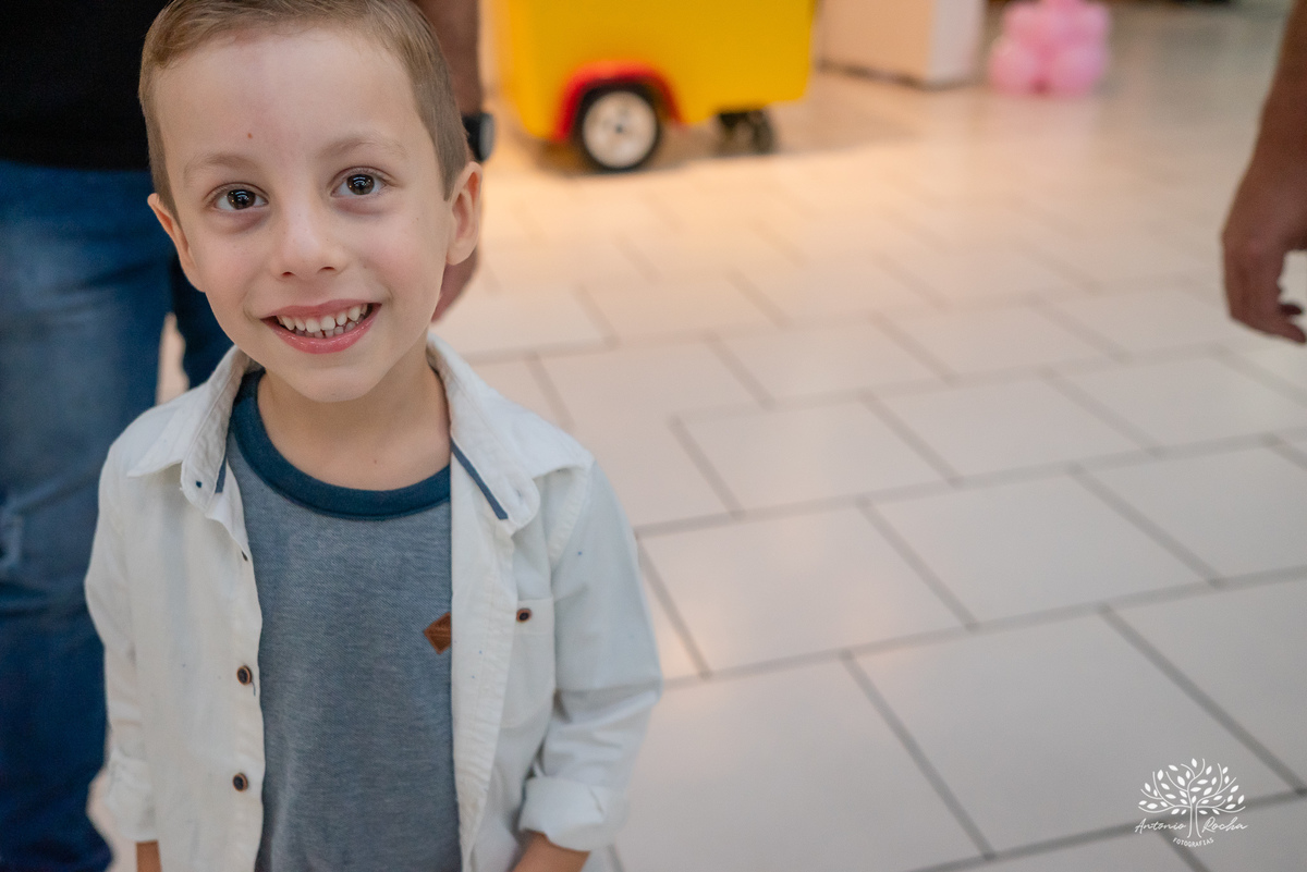 Lavínia 7 anos - festa infantil - Hello Kitty - fotógrafo de festas - Cliff Kids - Antonio Rocha Fotografias - fotografia infantil - fotos com confete - aniversário da Lavínia - fotos de crianças - festa com playground - fotógrafo de família - Pelotas